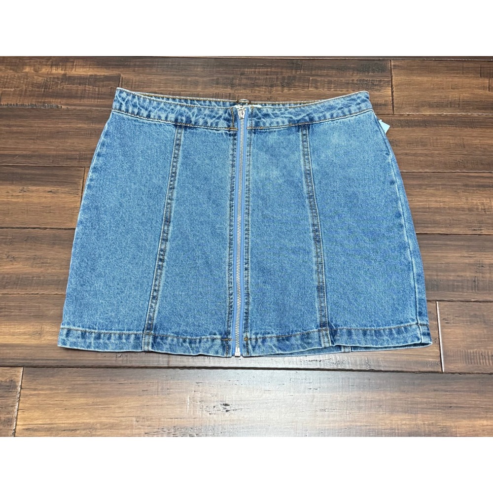 Forever 21 Blue Denim Mini Skirt Front Zip Ring Pull Size 27 Medium Wash